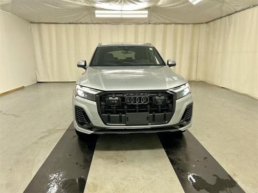 2025 Audi Q7 45 Premium Plus