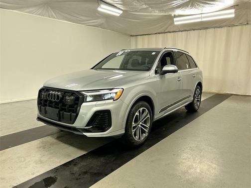 2025 Audi Q7 45 Premium Plus