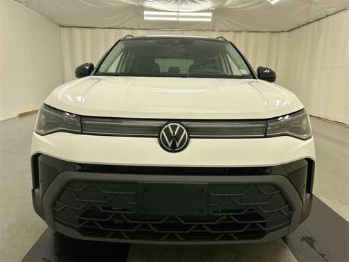 2025 Volkswagen Taos 1.5T SE Black
