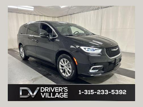 Diamond Black 2026 Chrysler Pacifica Select