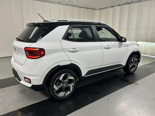 Ceramic White 2023 Hyundai VENUE Limited
