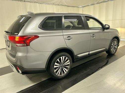 2020 Mitsubishi Outlander SE