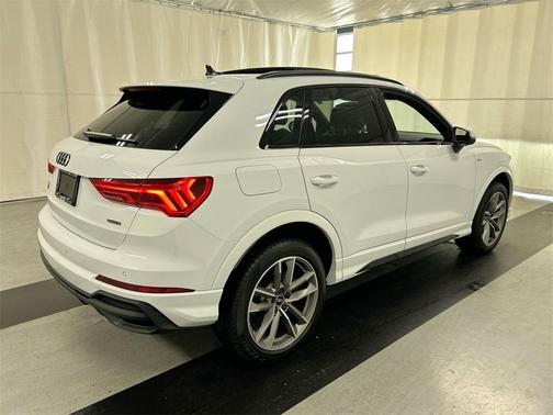 2024 Audi Q3 45 S line Premium