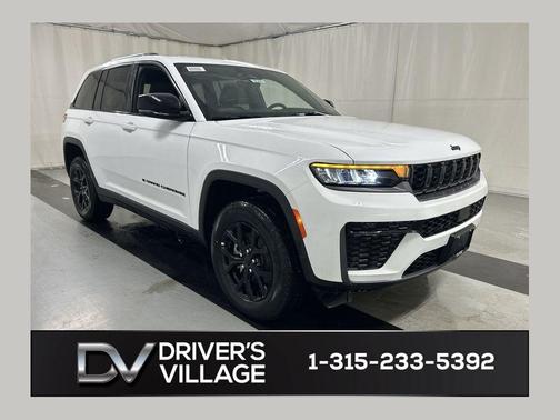 Bright White Clearcoat 2026 Jeep Grand Cherokee Laredo