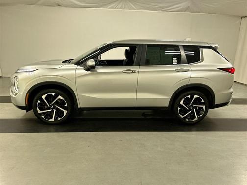 2022 Mitsubishi Outlander SE