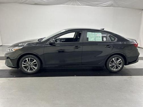 Aurora Black Pearl 2023 Kia Forte LXS