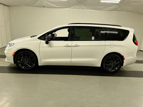 2024 Chrysler Pacifica Touring-L