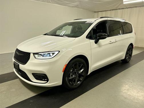 2024 Chrysler Pacifica Touring-L