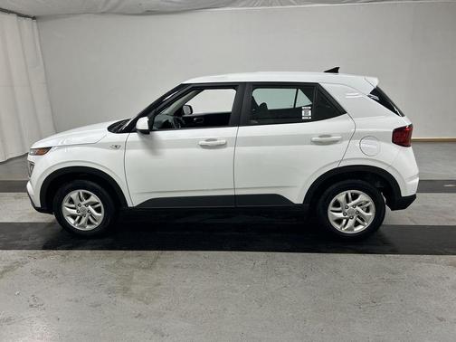 Ceramic White 2021 Hyundai VENUE SE