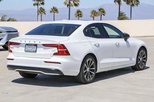 2023 Volvo S60 Recharge Plug-In Hybrid T8 Plus Dark Theme