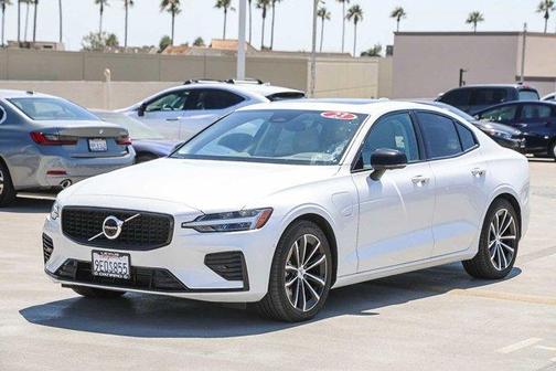 2023 Volvo S60 Recharge Plug-In Hybrid T8 Plus Dark Theme