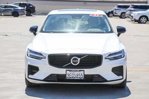 2023 Volvo S60 Recharge Plug-In Hybrid T8 Plus Dark Theme