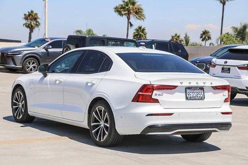 2023 Volvo S60 Recharge Plug-In Hybrid T8 Plus Dark Theme