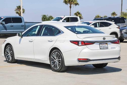 2025 Lexus ES 300h Base