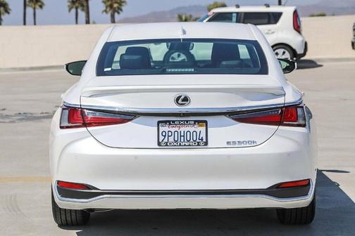 2025 Lexus ES 300h Base