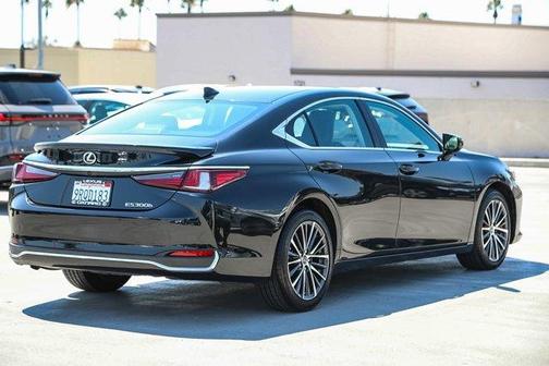 2025 Lexus ES 300h Base