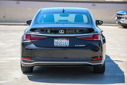 2025 Lexus ES 300h Base