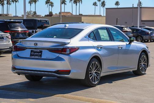 2025 Lexus ES 300h Base