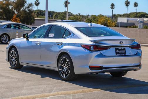 2025 Lexus ES 300h Base