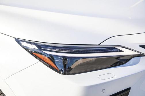 2026 Lexus NX 450h+ F SPORT Handling