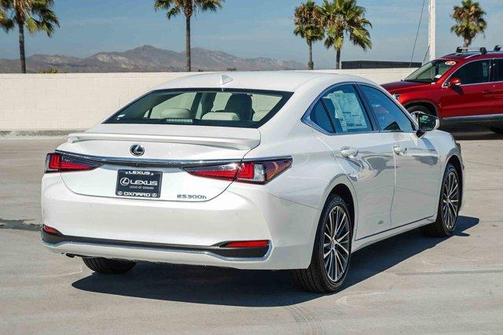 2025 Lexus ES 300h Base
