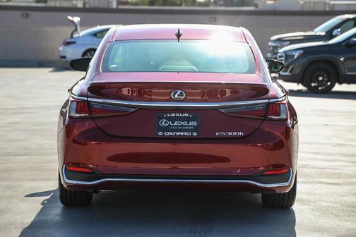 2025 Lexus ES 300h Luxury