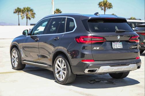 Dark Graphite Metallic 2021 BMW X5 sDrive40i