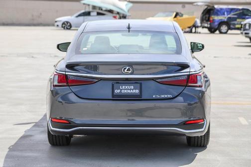 2025 Lexus ES 300h Base