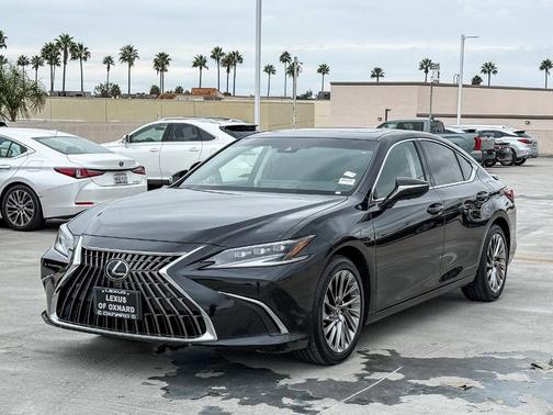 2025 Lexus ES 300h Luxury