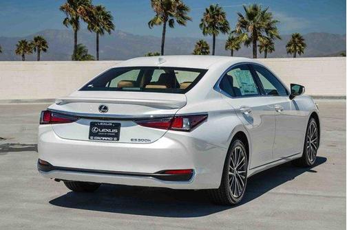 2025 Lexus ES 300h Base
