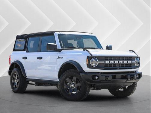 Oxford White 2024 Ford Bronco Black Diamond