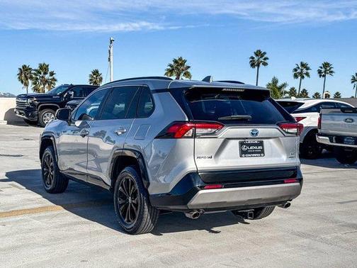 2022 Toyota RAV4 Hybrid SE
