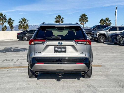 2022 Toyota RAV4 Hybrid SE