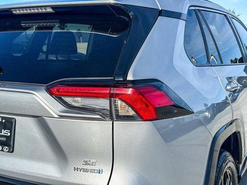 2022 Toyota RAV4 Hybrid SE
