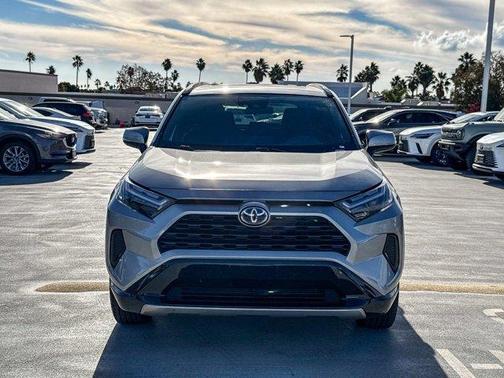 2022 Toyota RAV4 Hybrid SE