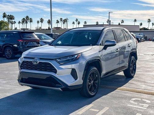 2022 Toyota RAV4 Hybrid SE