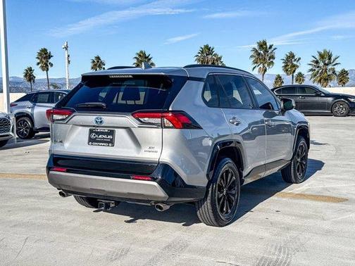 2022 Toyota RAV4 Hybrid SE