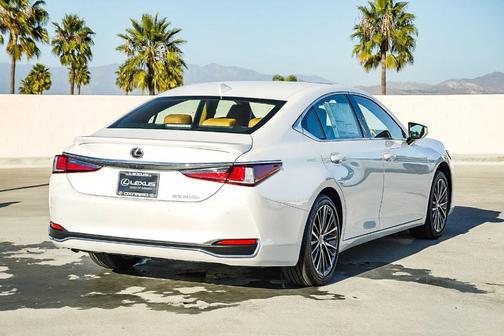2025 Lexus ES 300h Base