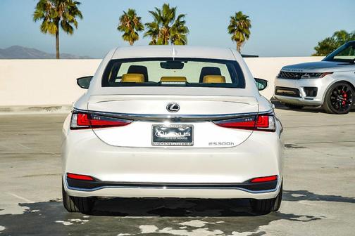 2025 Lexus ES 300h Base