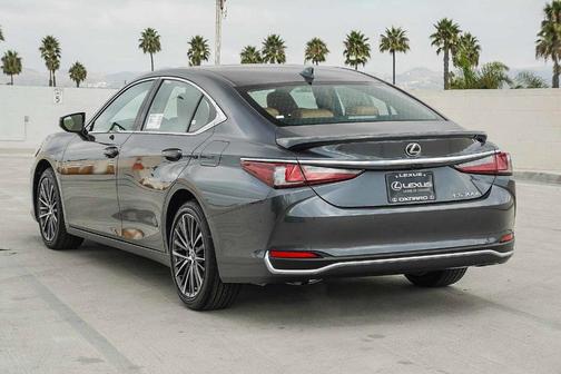 2025 Lexus ES 300h Base