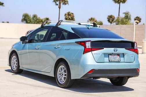 Pearl 2021 Toyota Prius L