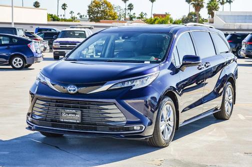 2023 Toyota Sienna Limited