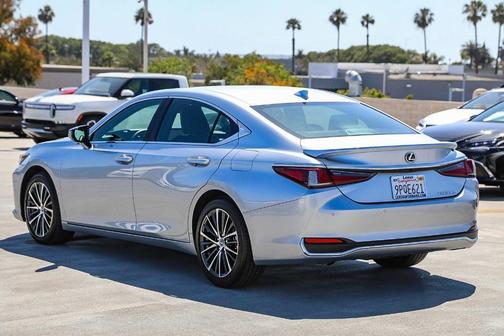 2025 Lexus ES 300h Base