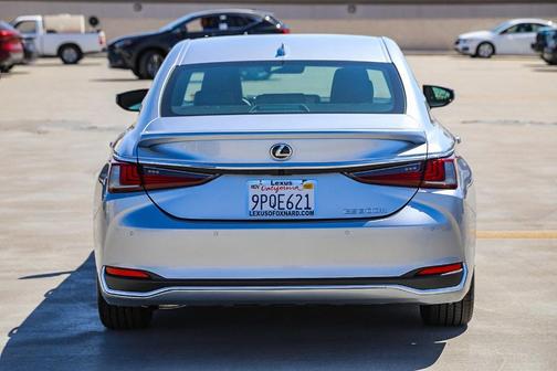 2025 Lexus ES 300h Base