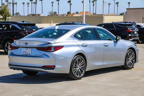 2025 Lexus ES 300h Base
