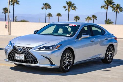 2025 Lexus ES 300h Base