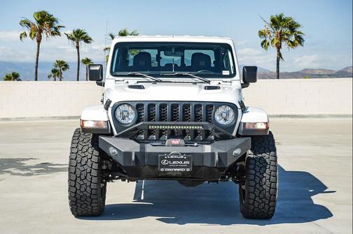 Bright White Clearcoat 2022 Jeep Gladiator Overland