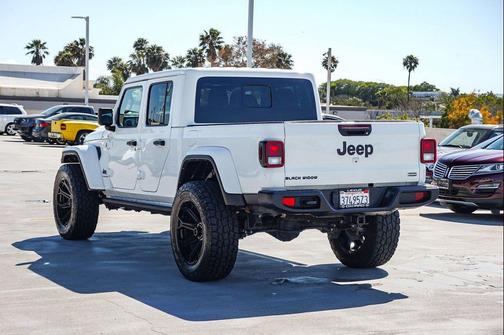 Bright White Clearcoat 2022 Jeep Gladiator Overland