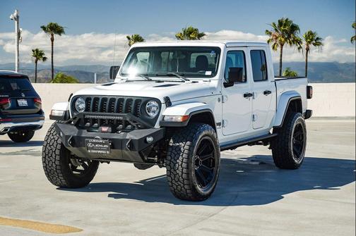 Bright White Clearcoat 2022 Jeep Gladiator Overland