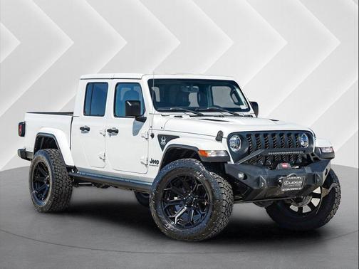 Bright White Clearcoat 2022 Jeep Gladiator Overland